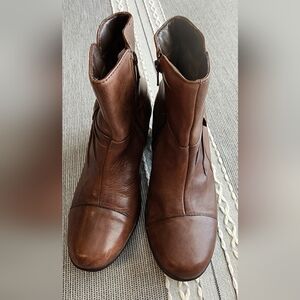 Clarks Bendables Womens 7W Brown WISH ROSA Leather Zip Ankle Block Heel Booties